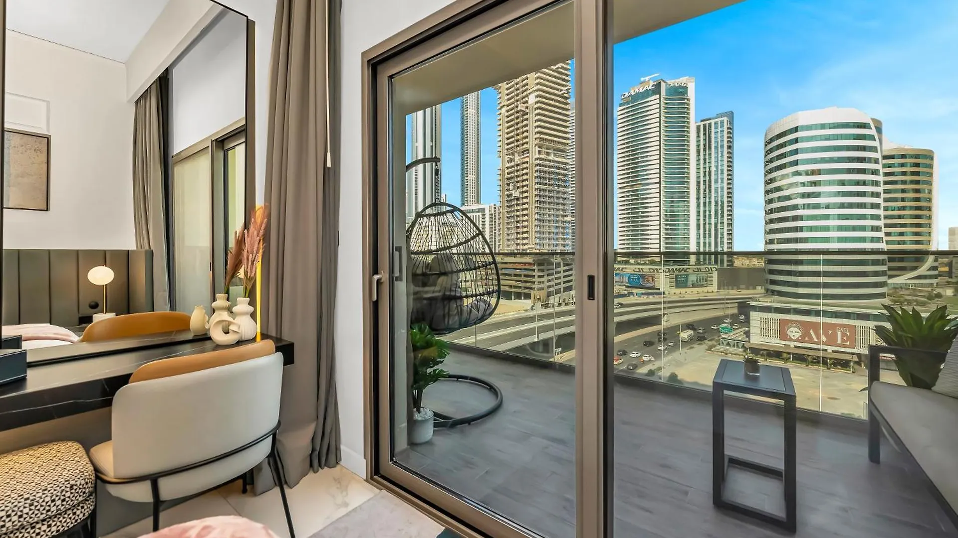 Chic 2Br Near Dubai Mall & Burj L Canal & City View I 5 Pax Апартаменты