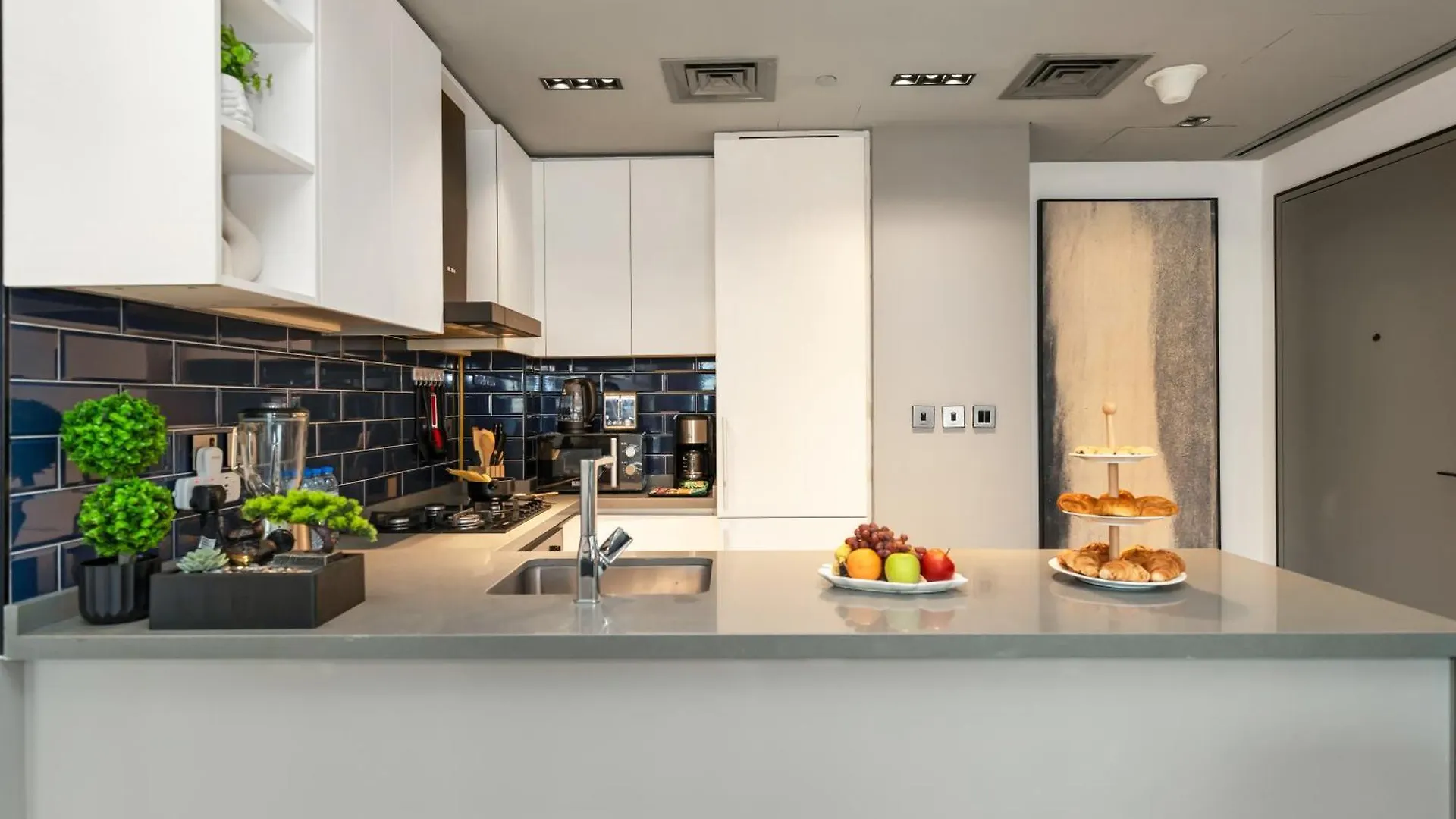 Chic 2Br Near Dubai Mall & Burj L Canal & City View I 5 Pax ОАЭ