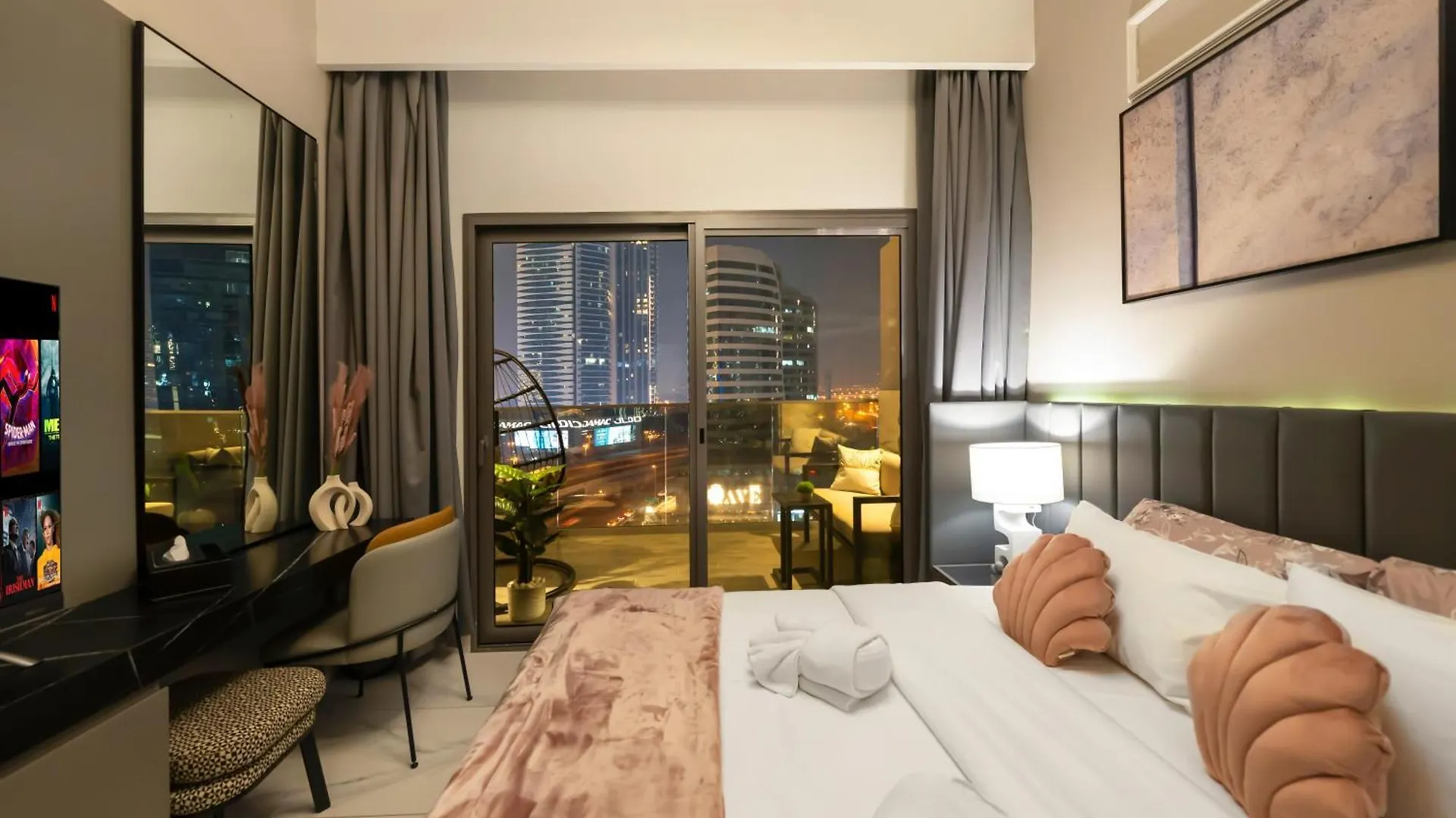 Chic 2Br Near Dubai Mall & Burj L Canal & City View I 5 Pax
