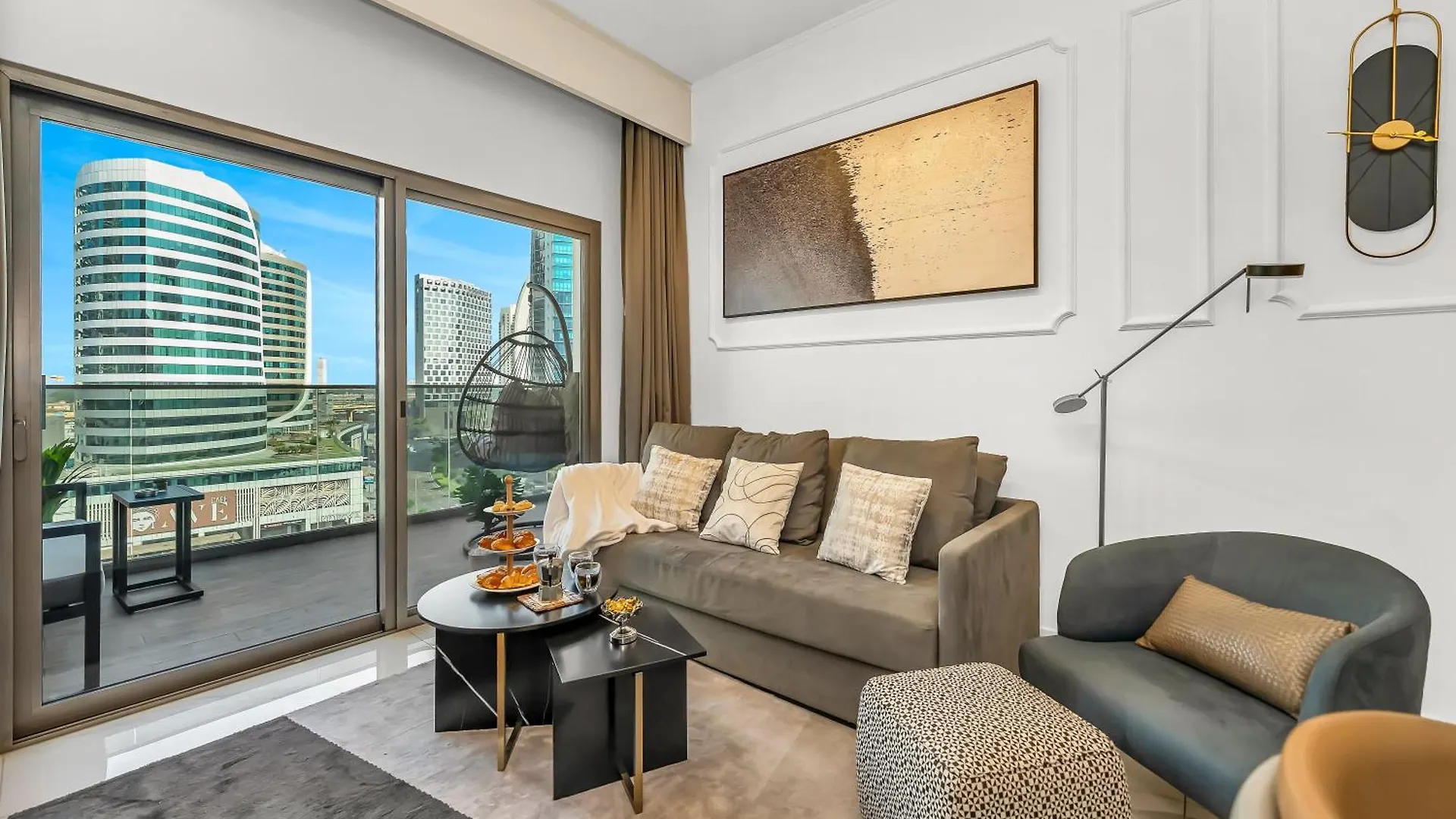 Chic 2Br Near Dubai Mall & Burj L Canal & City View I 5 Pax 0*,  ОАЭ